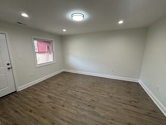 Building Photo - 2257 Central Dr