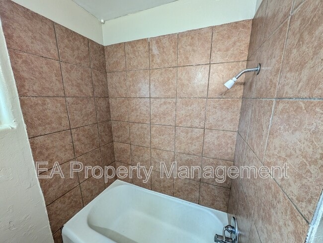 Building Photo - 542 Alvarado Dr SE