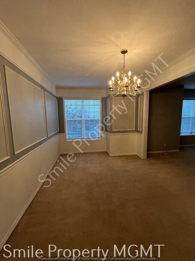 Building Photo - single house