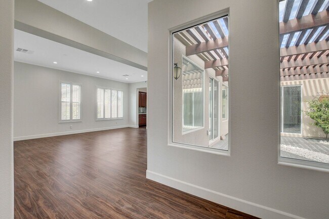 Building Photo - Anthem country Club Golf Community Beauty