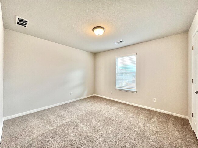 Building Photo - 3200 College Park Dr