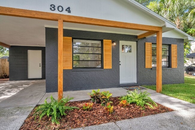 Building Photo - BEAUTIFULLY RENOVATED 2 BEDROOM, 1 BATH HOME WITH CARPORT NESTLED IN THE SOUGHT-AFTER NEIGHBORHOO...