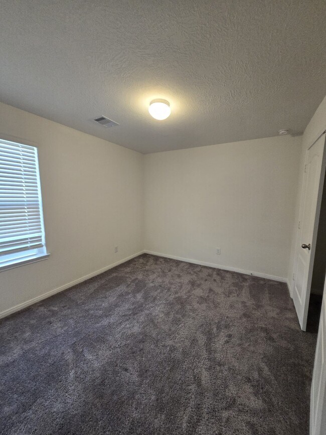Building Photo - 25223 Sierra Mnr Ct