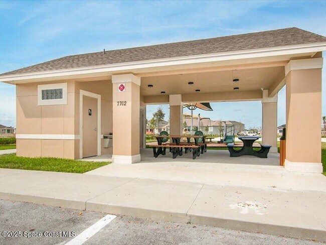 Building Photo - 7921 Mocan Ct