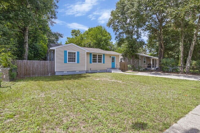 Building Photo - 305 Chaseville St