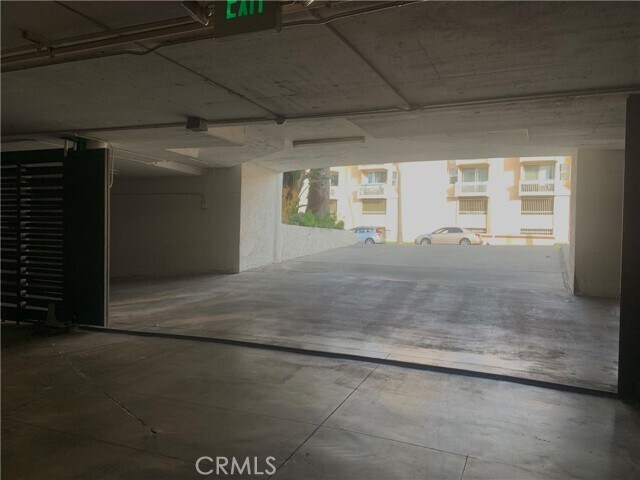 Building Photo - 425 S Catalina Ave