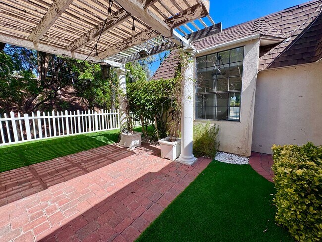 Building Photo - Beautifully remodeled 4 bedroom house in prime Woodland Hills Neighborhood
