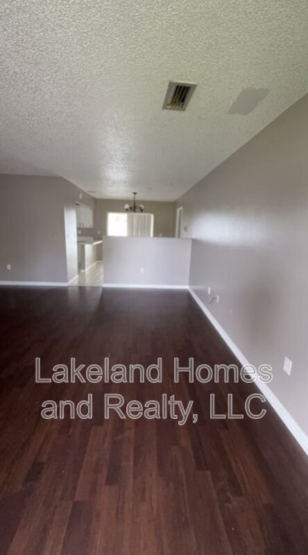 Building Photo - 5608 Lake Fox Cir