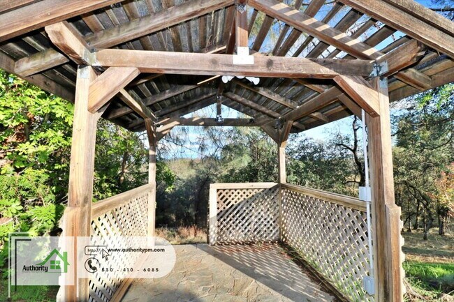 Building Photo - 15714 Middletown Park Dr