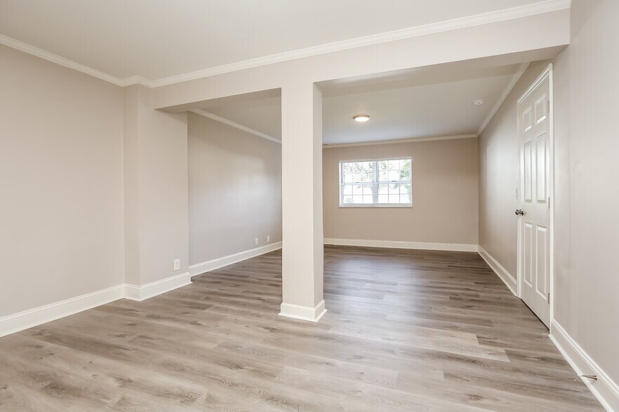 Building Photo - 903 Retriever Pl