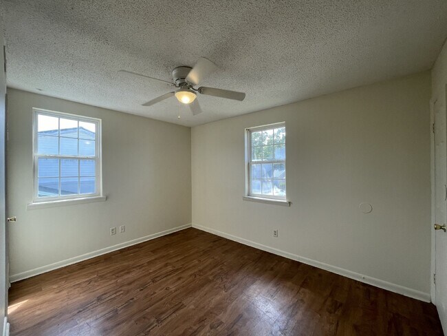 Building Photo - Apartment for Rent