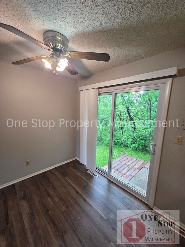 Building Photo - Renovated 3-bedroom, 2-bathroom home in Lee's Summit!