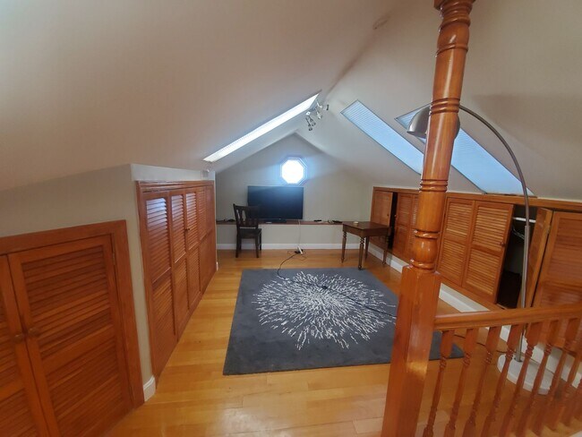Building Photo - 2BD 2 Bath With Loft in Cambridge Central ...