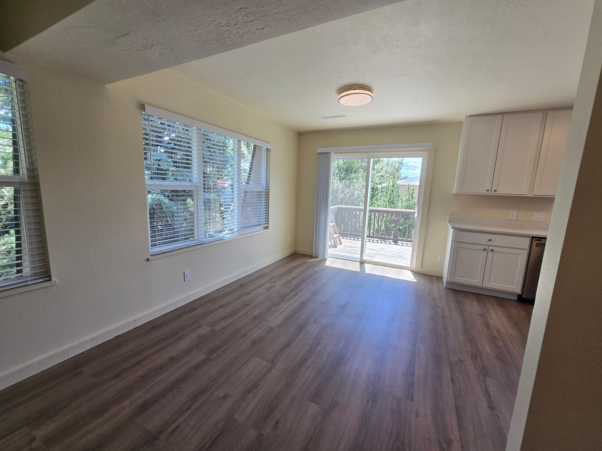 Building Photo - 405 N 16th Ave