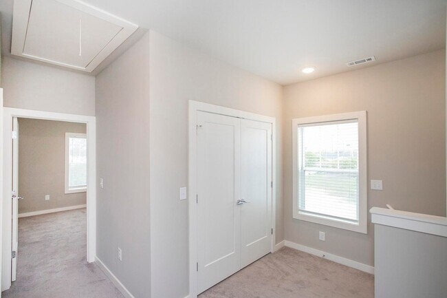 Building Photo - 3637 Hydes Ferry Rd