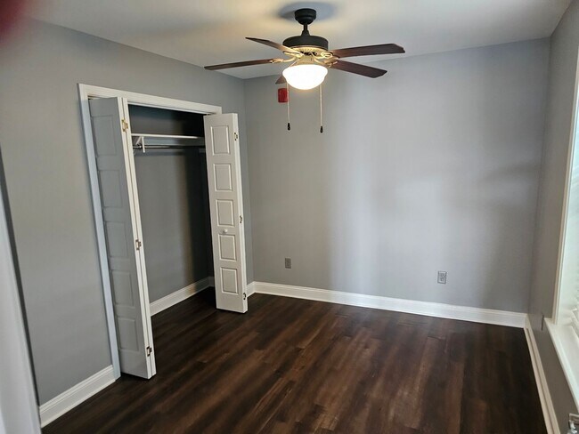 Building Photo - 103 E Main St