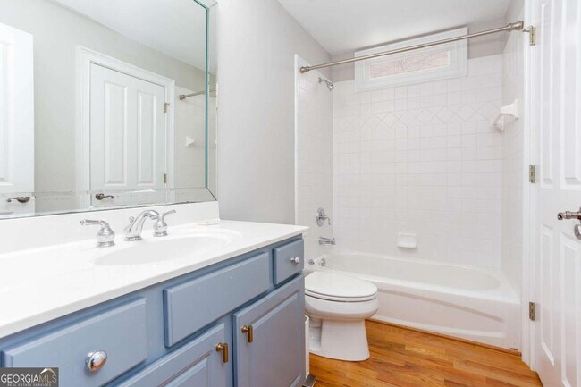 Building Photo - 3206 Windsor Lake Dr NE