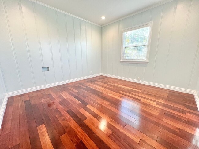 Building Photo - Charming Bixby Knolls Corner Home with Yard, Cabana, & A/C