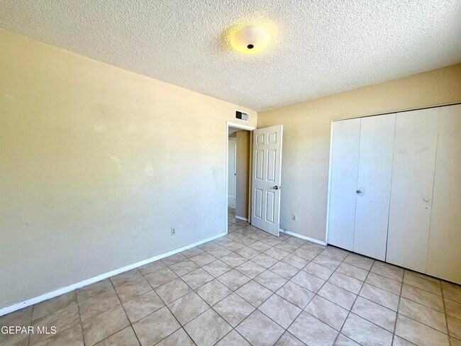 Building Photo - 317 Bright Water Ln