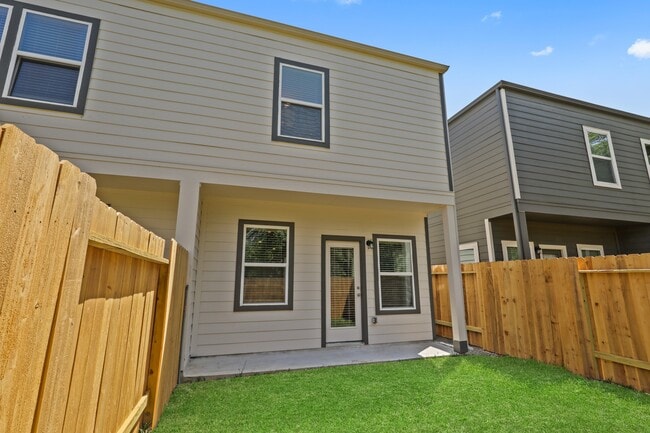 Building Photo - 13508 Axel Ln