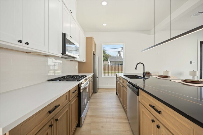 Building Photo - 4202 Kewanee St