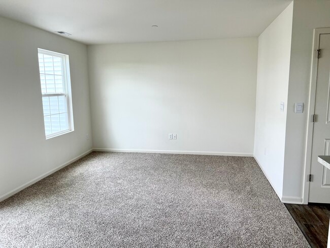 Building Photo - 3820 Bissel Dr