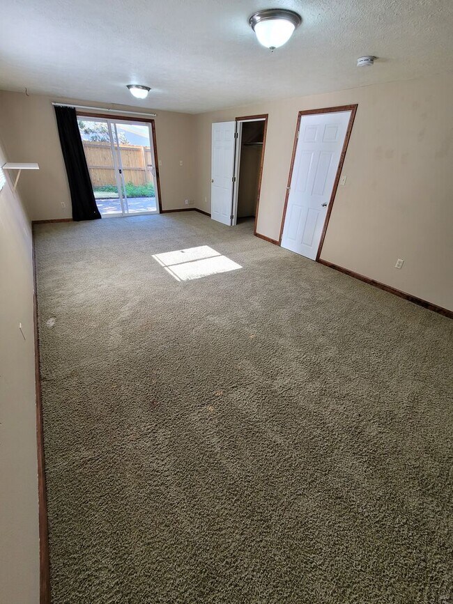 Building Photo - Great 5br/2ba House in NE Colorado Springs. Near UCCS