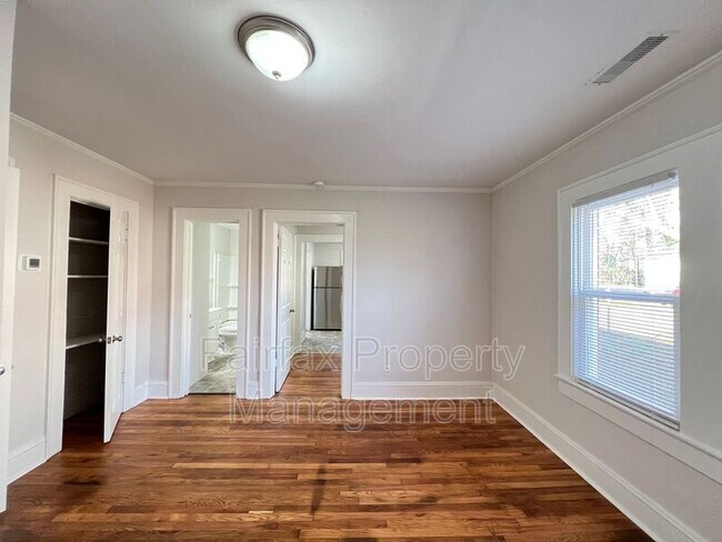 Building Photo - 102 W Summit Ave