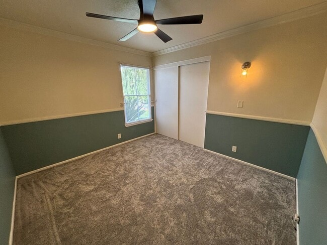 Building Photo - 3 bedroom home in Lakewood available now