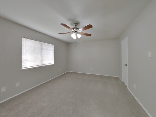 Building Photo - 2806 Quail Run Dr