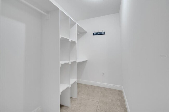 Building Photo - 1395 Meadowbrook St