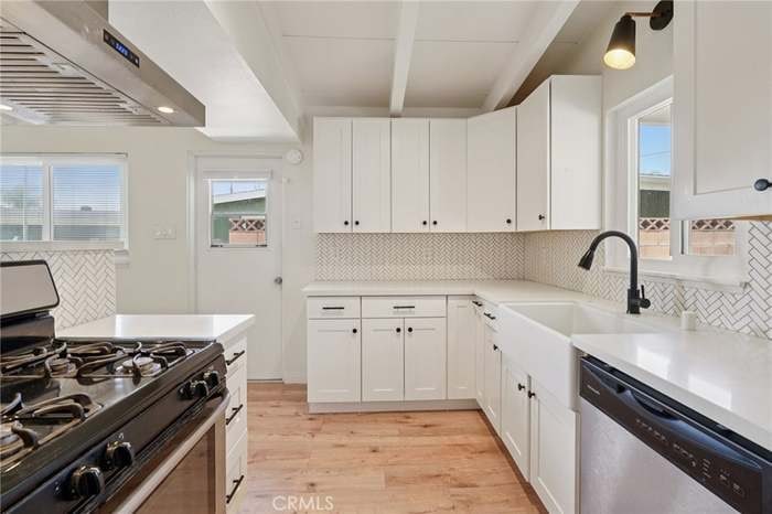 Building Photo - 6138 N Traymore Ave