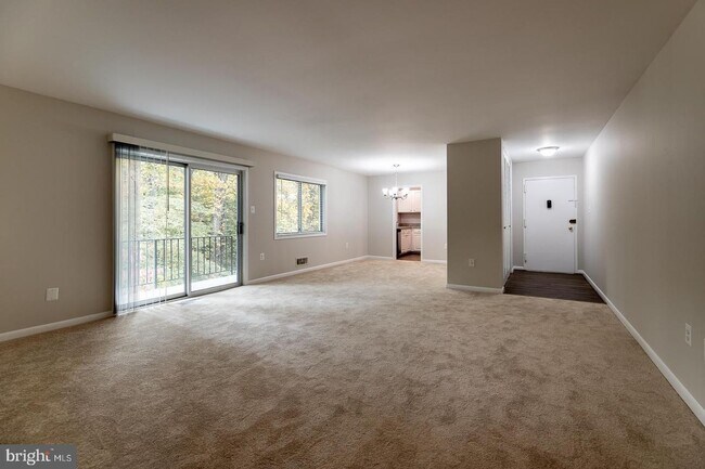 Building Photo - 10619 Weymouth St #202, Bethesda, MD 20814