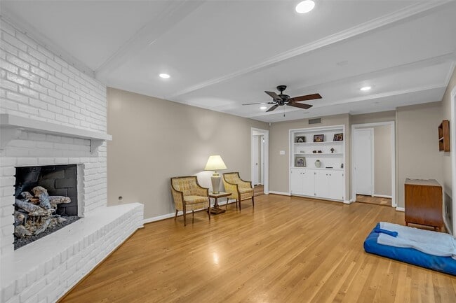Building Photo - 10051 Meadow Lake Ln