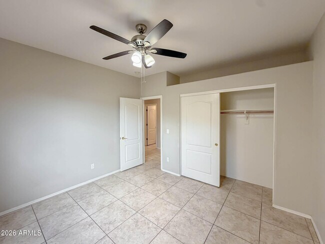 Building Photo - 203 W Cedar Dr