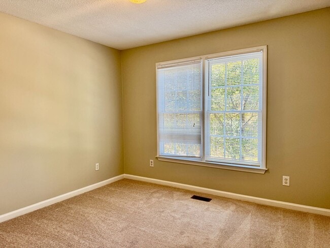 Building Photo - Home Sweet Dallas Home!