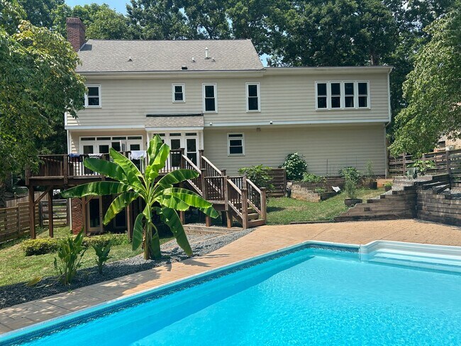Building Photo - 921 Vestavia Woods Dr