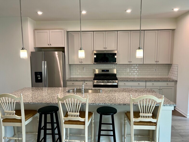 Building Photo - 303 Barnwell Dr