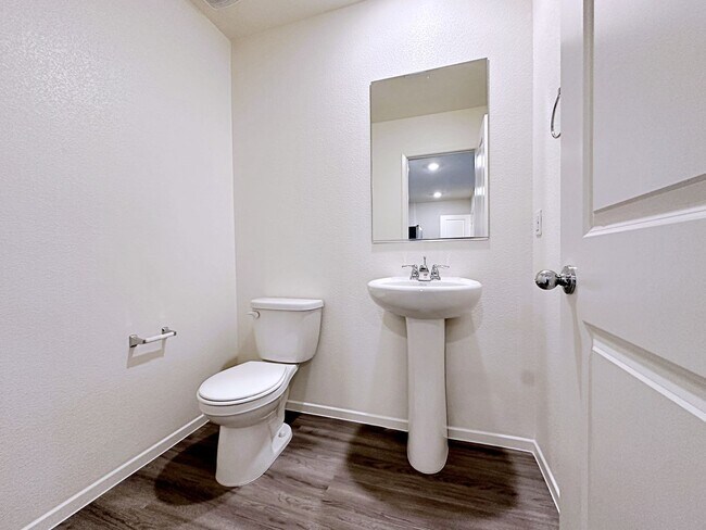 Building Photo - 1 MONTH FREE RENT* 3 BEDROOM TOWNHOUSE LOCATED IN INSPIRADA