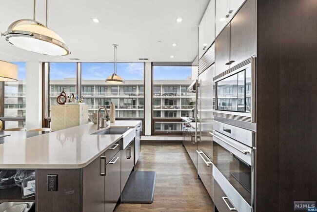 Building Photo - 9 Somerset Ln