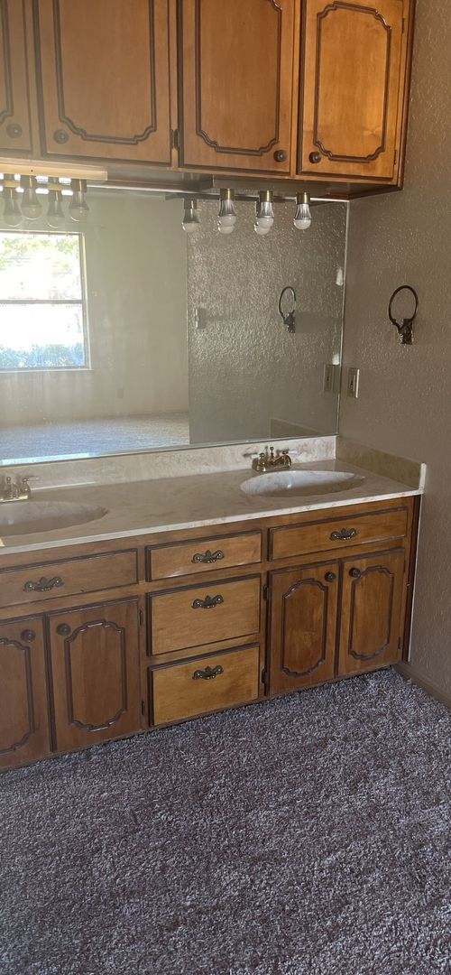 Building Photo - 3 Bedroom 2 Bath Home HOUSING ACCEPTED!