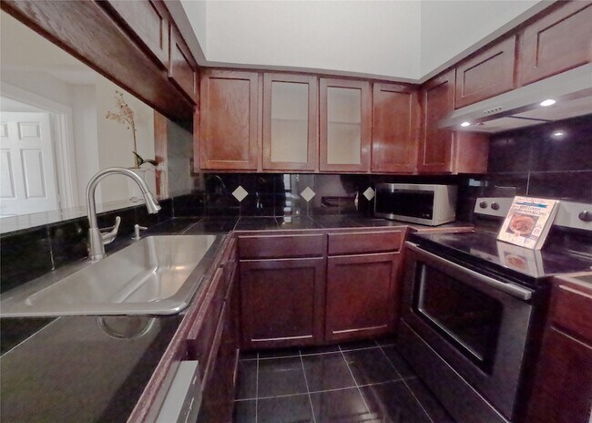 Building Photo - 1881 Bering Dr