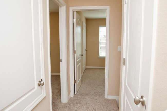 Building Photo - 142 Aston Grande Dr