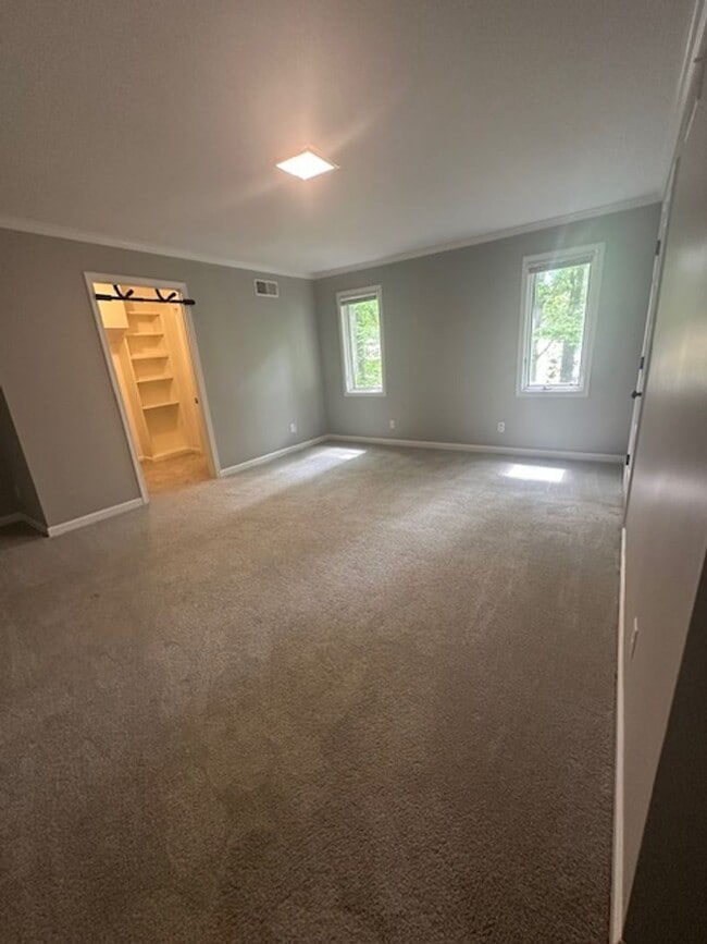 Building Photo - Stunning 5-Bedroom Home in Germantown-Spac...