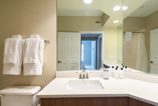 Building Photo - 1449 Main St