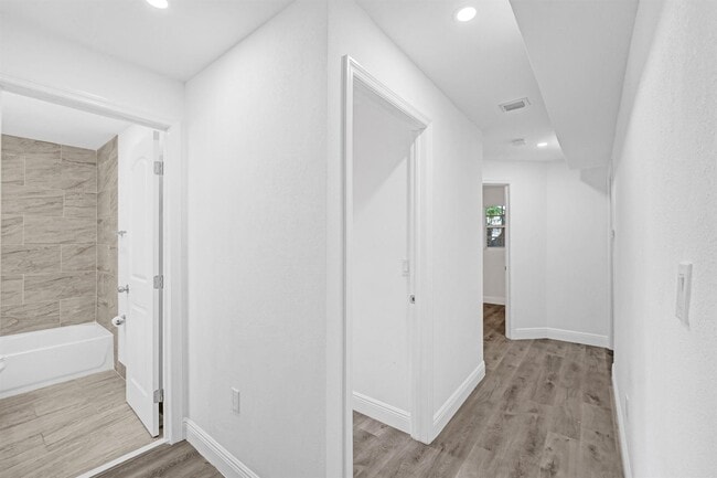 Building Photo - $1,995 435 NW 82ns Terrace Ter #2