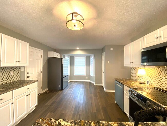 Building Photo - 1103 Rosebrook Dr