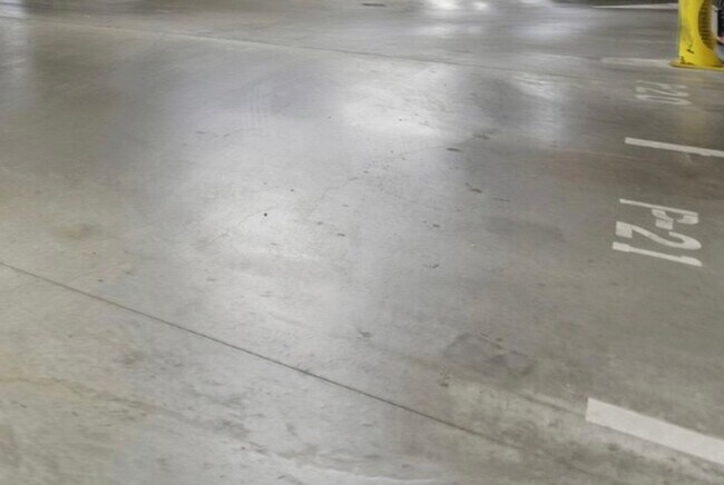 Building Photo - Top Floor 1 bed  + 1 bath Condo in DC // Fantastic Views