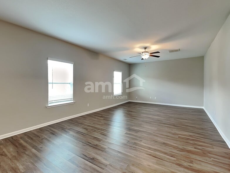Building Photo - 613 Gleaner Wy
