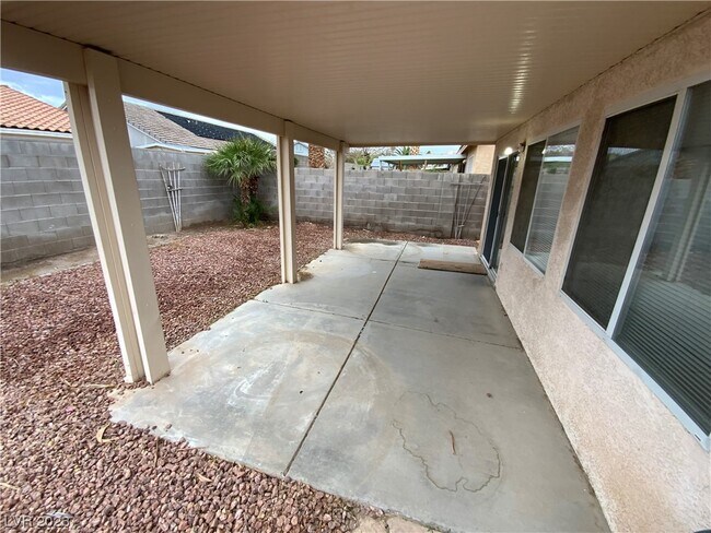 Building Photo - 330 John Henry Dr